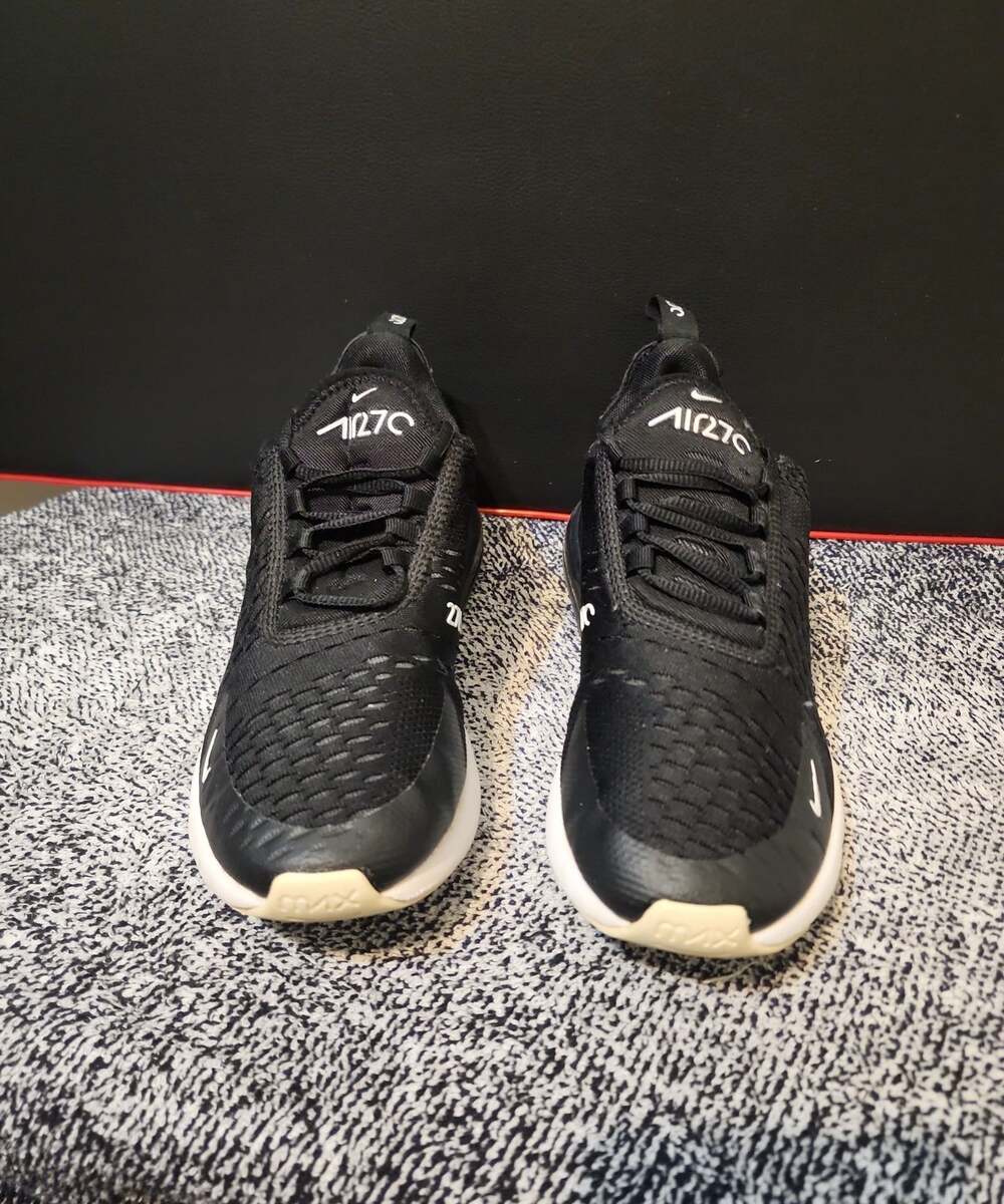 Nike Air Max 270 Women Size 7.5
